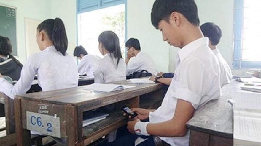 Cấm điện thoại trong trường học: Đã đến lúc cần một chủ trương toàn quốc?